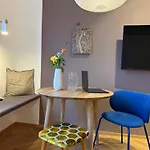 Trendy, Creative&charming Meet Hip&central