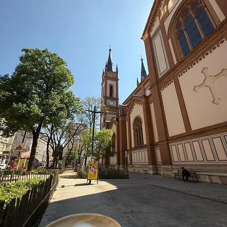 Trendy, Creative&charming Meet Hip&central