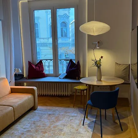 Trendy, Creative&charming Meet Hip&central Apartment