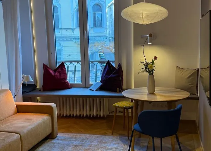 Trendy, Creative&charming Meet Hip&central Apartment