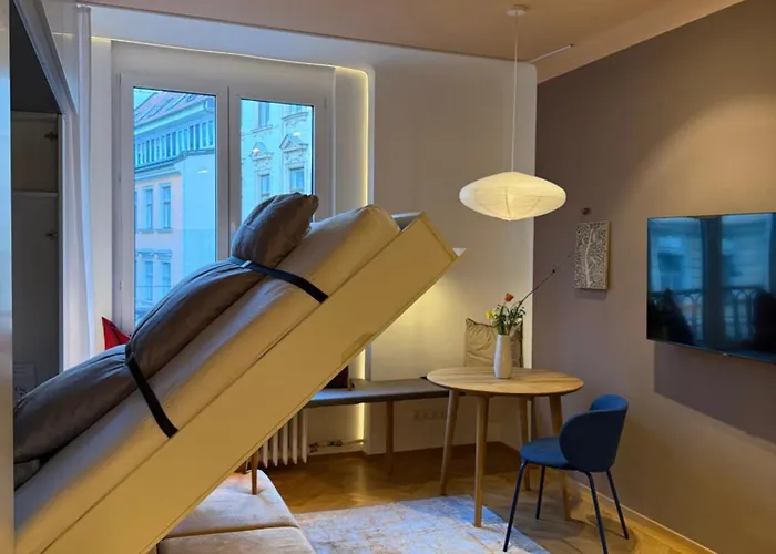 Trendy, Creative&charming Meet Hip&central *