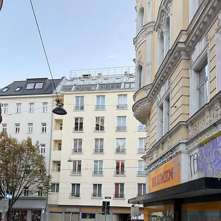 Trendy, Creative&charming Meet Hip&central *