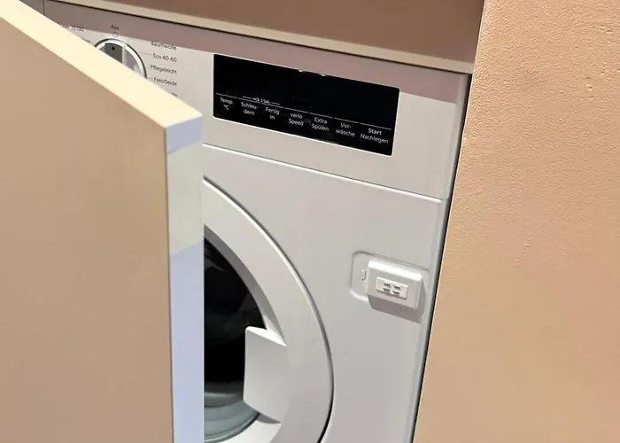 Trendy, Creative&charming Meet Hip&central *