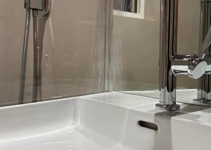 Trendy, Creative&charming Meet Hip&central