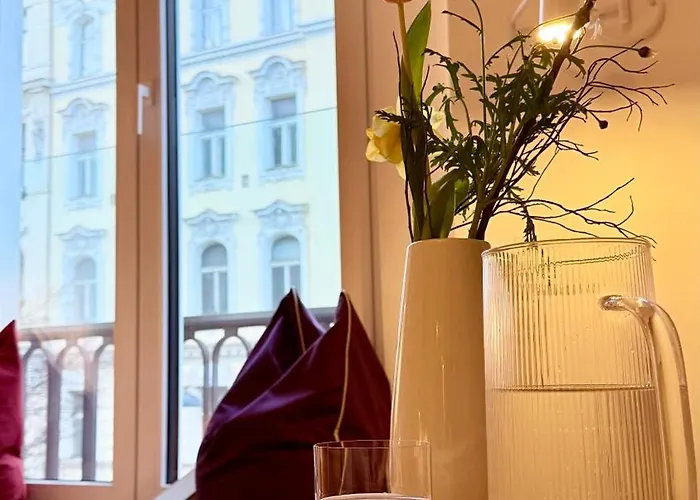 Trendy, Creative&charming Meet Hip&central *