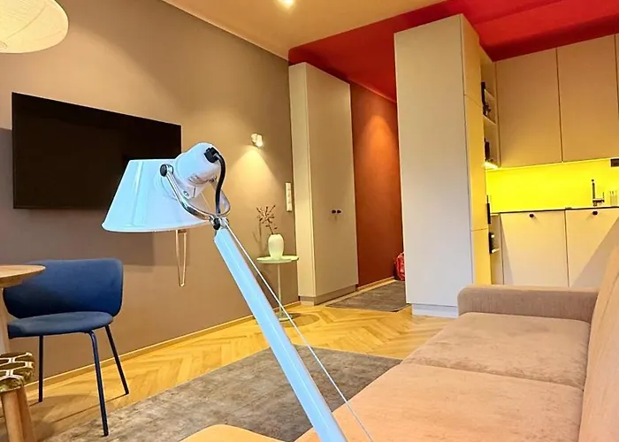 Trendy, Creative&charming Meet Hip&central *